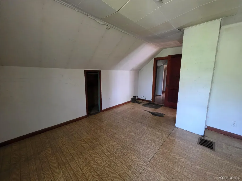 6081 Comstock Street Detroit City MI 48211