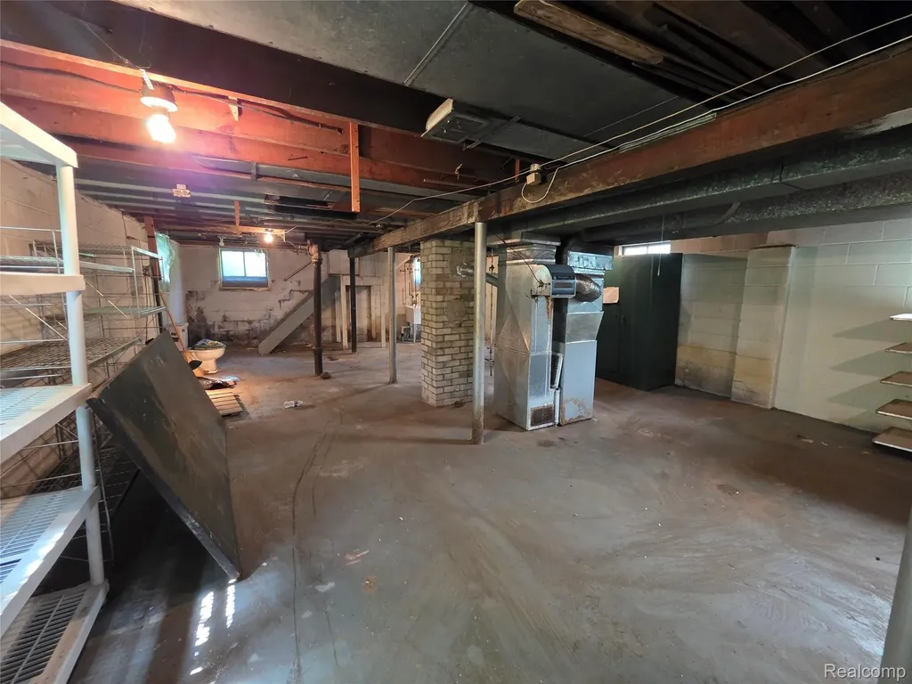 6081 Comstock Street Detroit City MI 48211