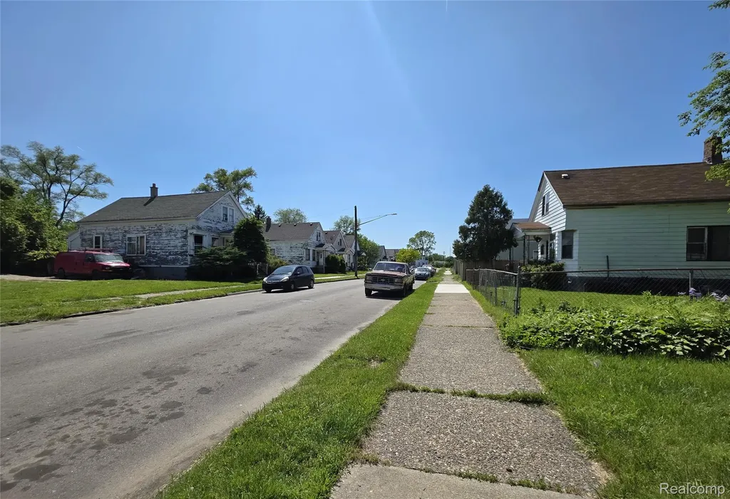 6081 Comstock Street Detroit City MI 48211