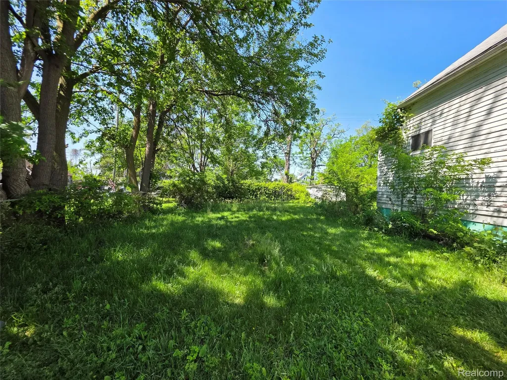 6081 Comstock Street Detroit City MI 48211