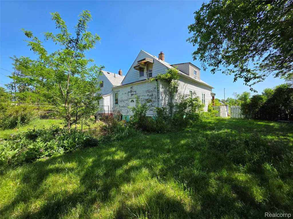 6081 Comstock Street Detroit City MI 48211