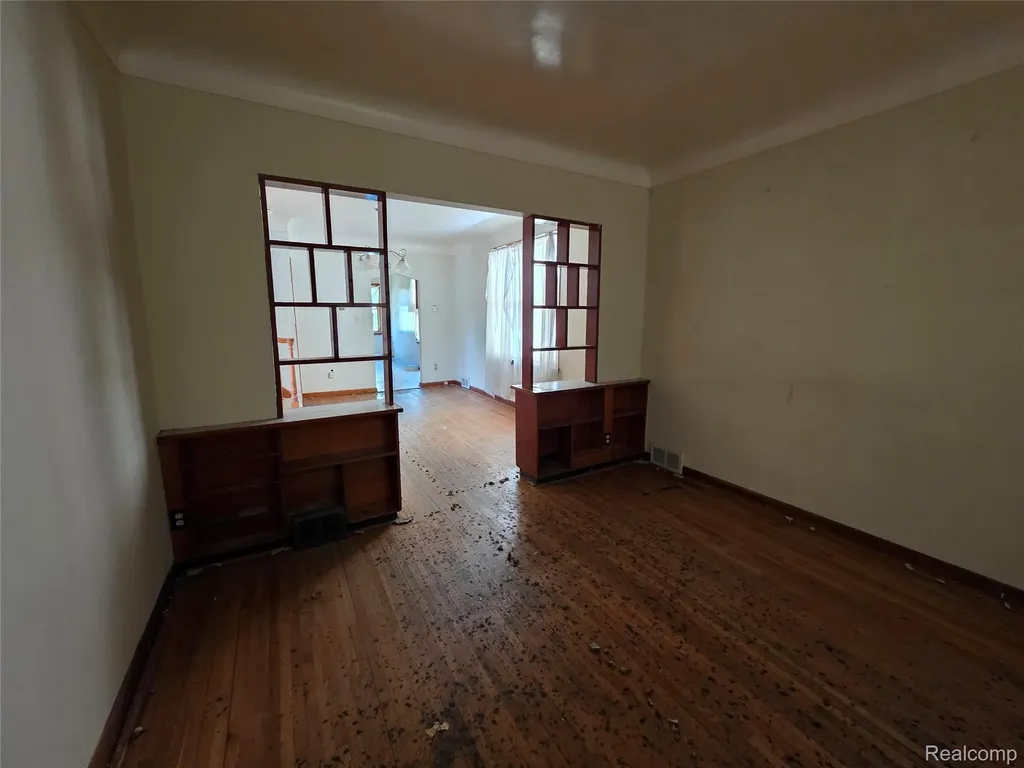 6081 Comstock Street Detroit City MI 48211