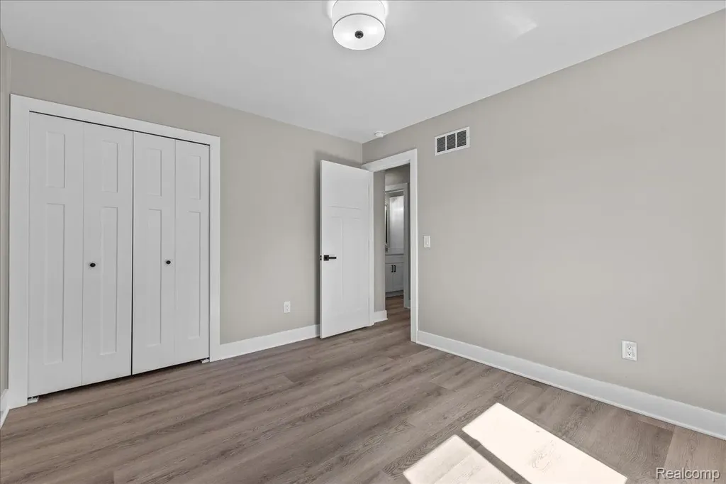 50192 Salisbury Chesterfield Township MI 48047