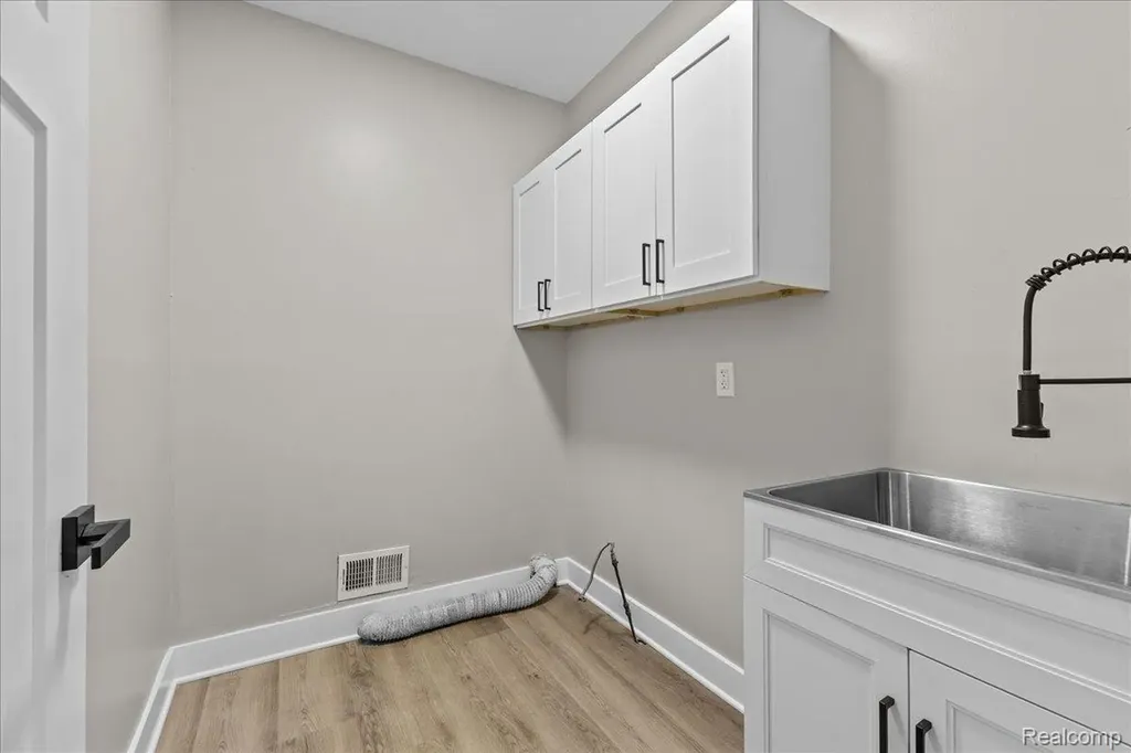 50192 Salisbury Chesterfield Township MI 48047