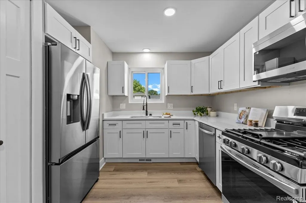50192 Salisbury Chesterfield Township MI 48047