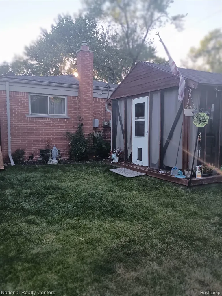 5635 Clippert Street Dearborn Heights City MI 48125