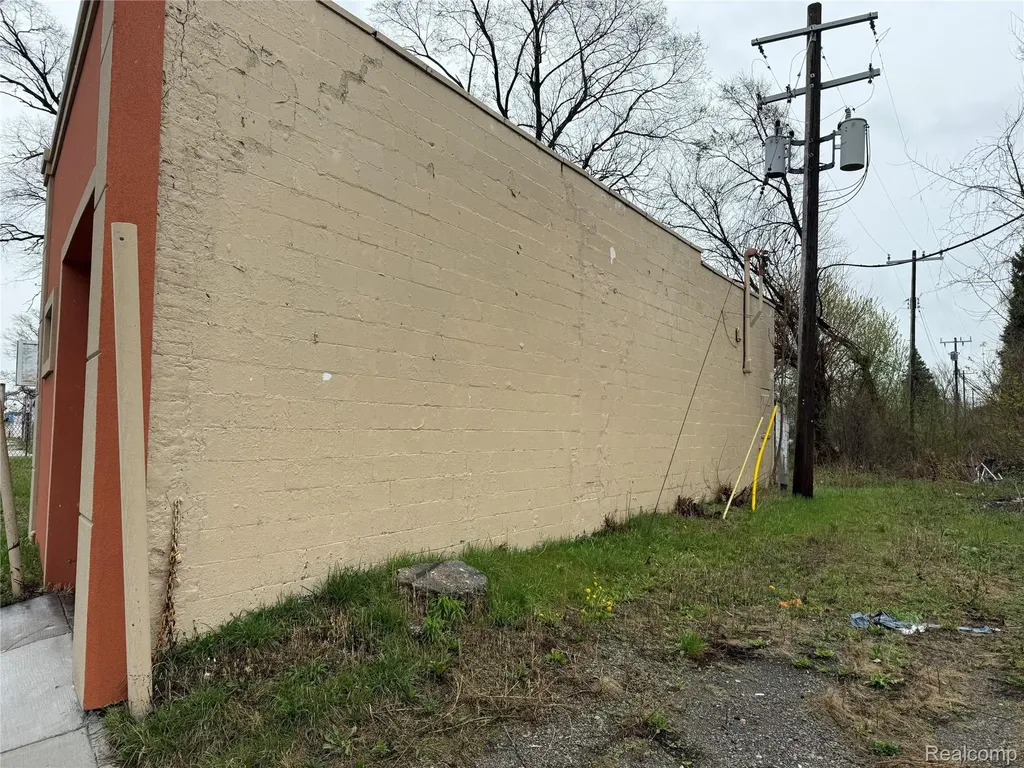 12582 E Mcnichols Road Detroit City MI 48205
