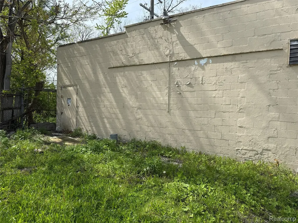12582 E Mcnichols Road Detroit City MI 48205