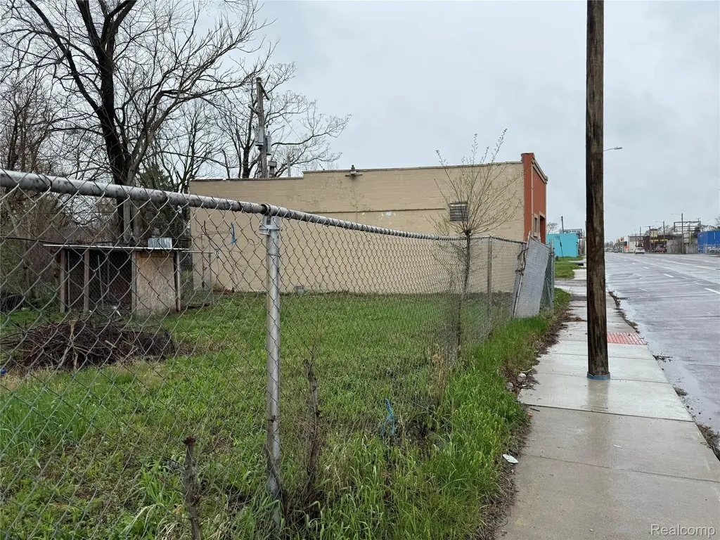 12582 E Mcnichols Road Detroit City MI 48205