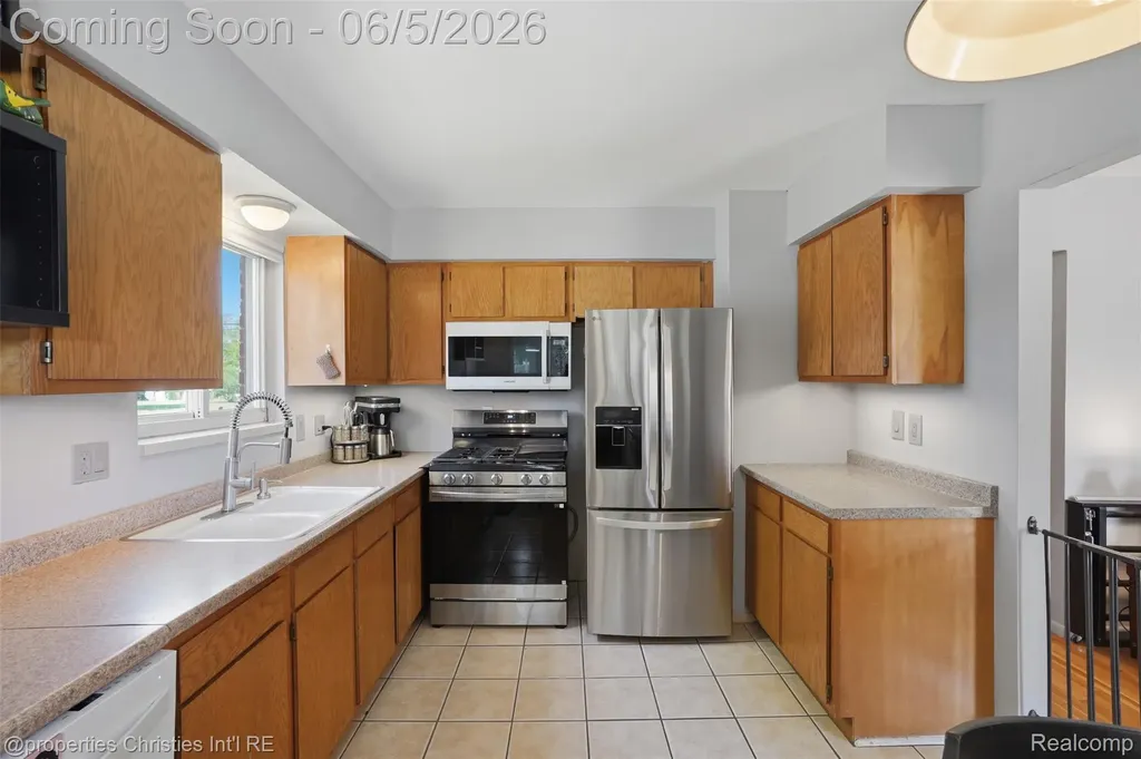 8982 Beatrice Street Livonia City MI 48150