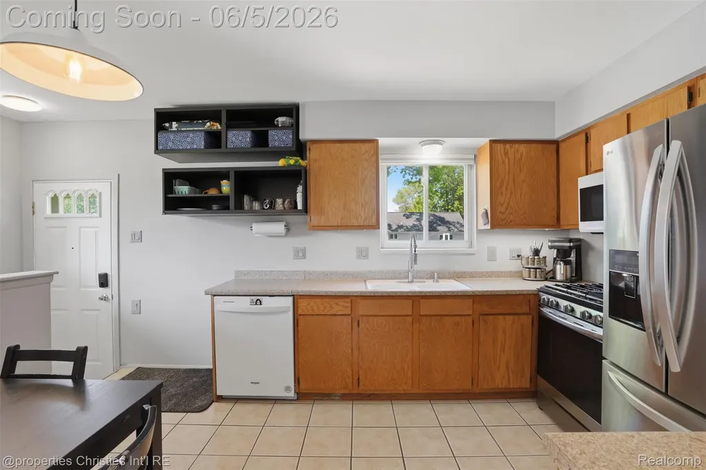 8982 Beatrice Street Livonia City MI 48150