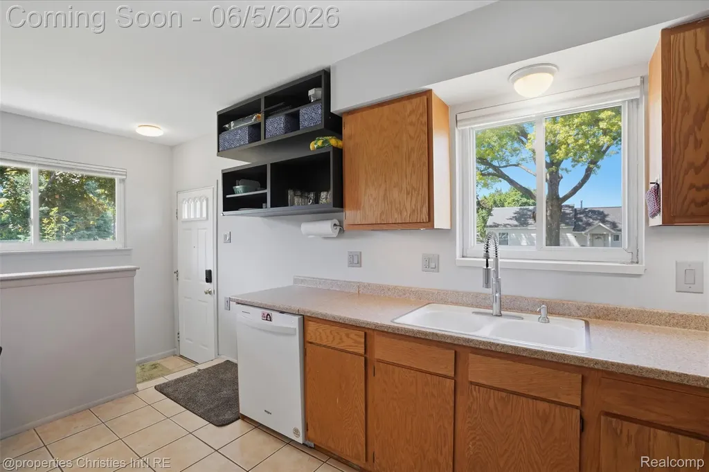 8982 Beatrice Street Livonia City MI 48150