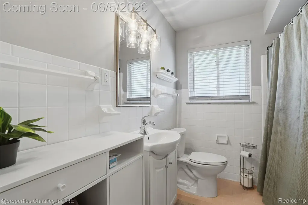 8982 Beatrice Street Livonia City MI 48150