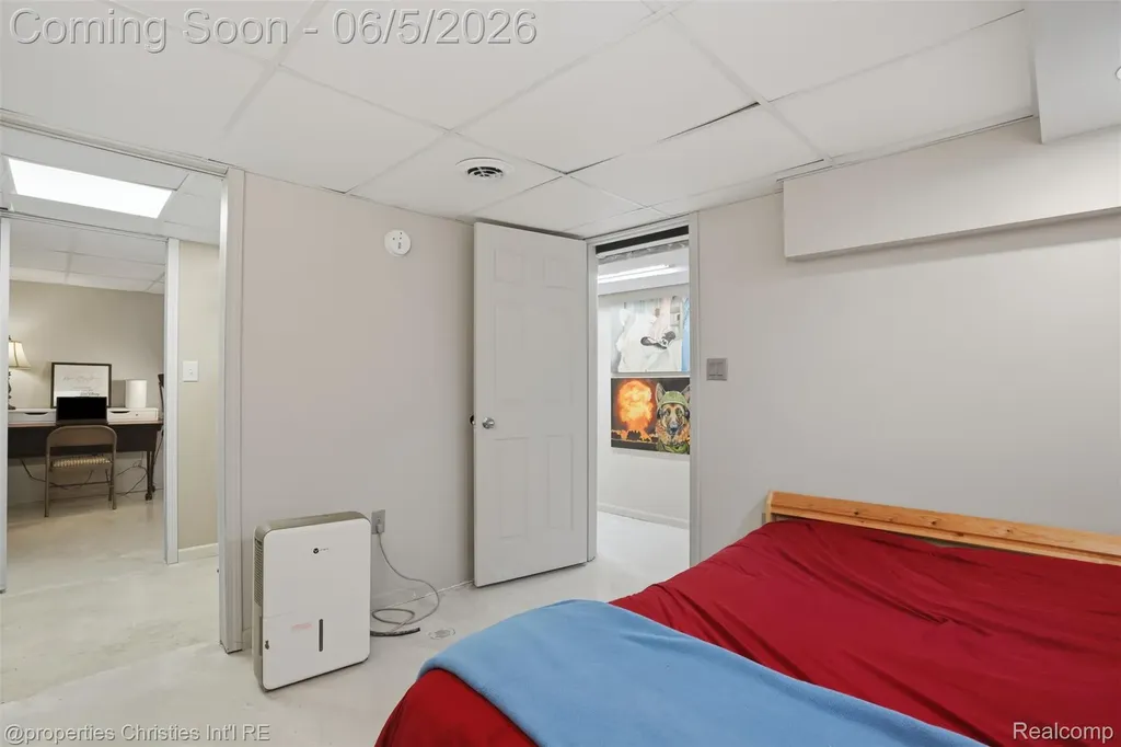 8982 Beatrice Street Livonia City MI 48150
