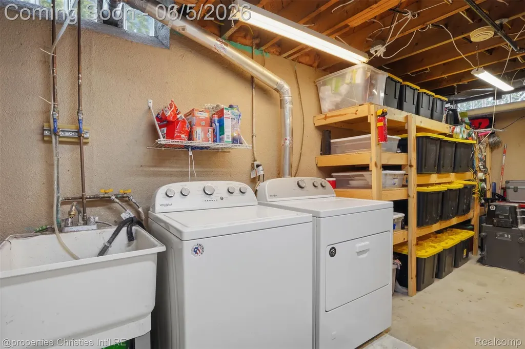 8982 Beatrice Street Livonia City MI 48150