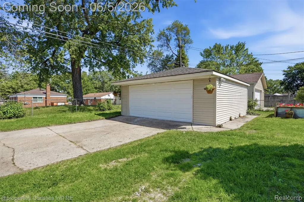 8982 Beatrice Street Livonia City MI 48150