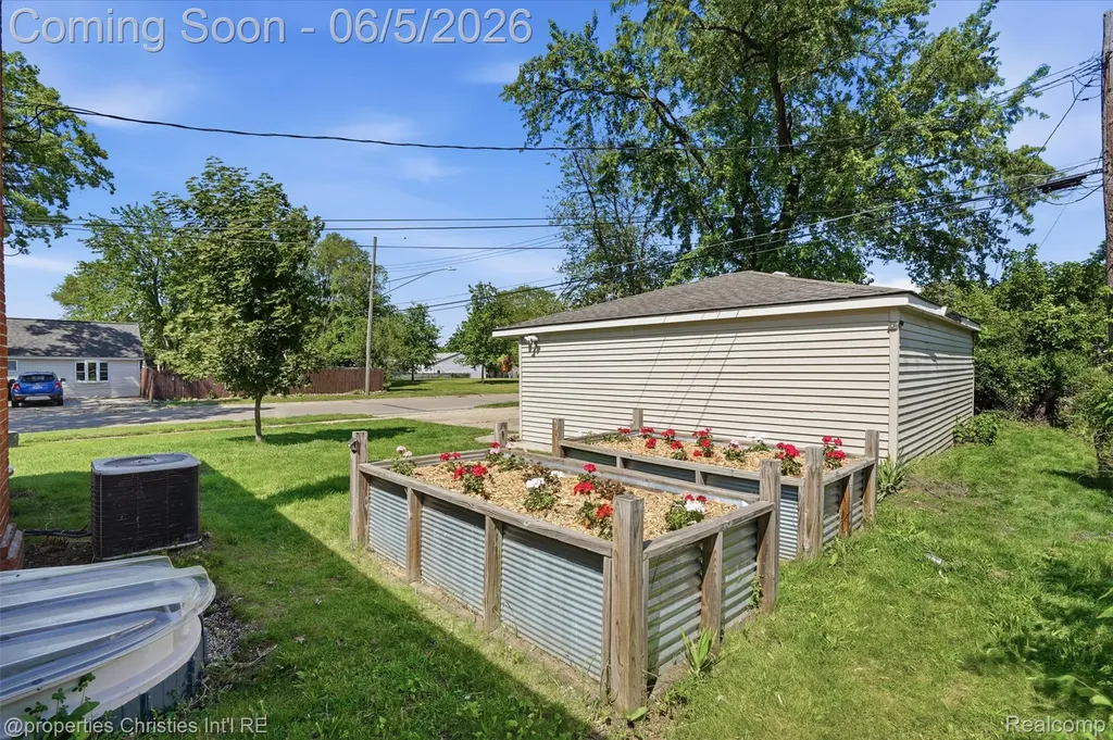 8982 Beatrice Street Livonia City MI 48150
