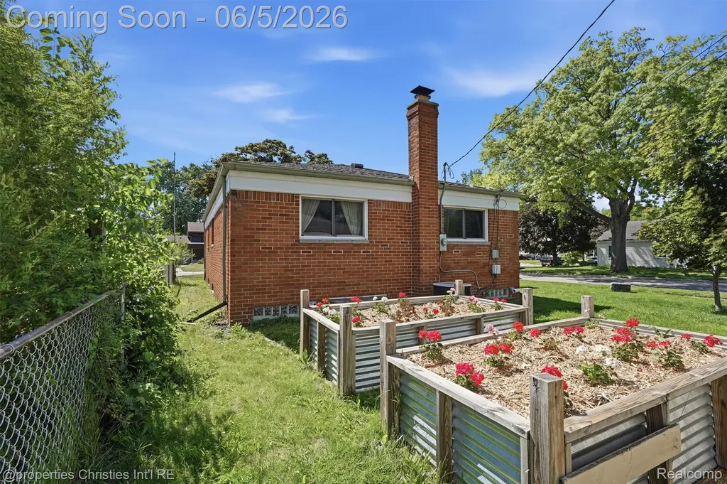 8982 Beatrice Street Livonia City MI 48150