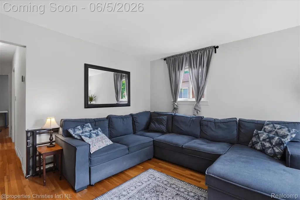 8982 Beatrice Street Livonia City MI 48150