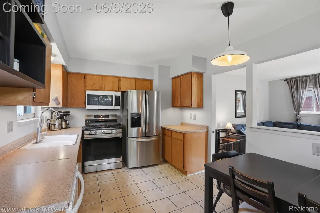 8982 Beatrice Street Livonia City MI 48150