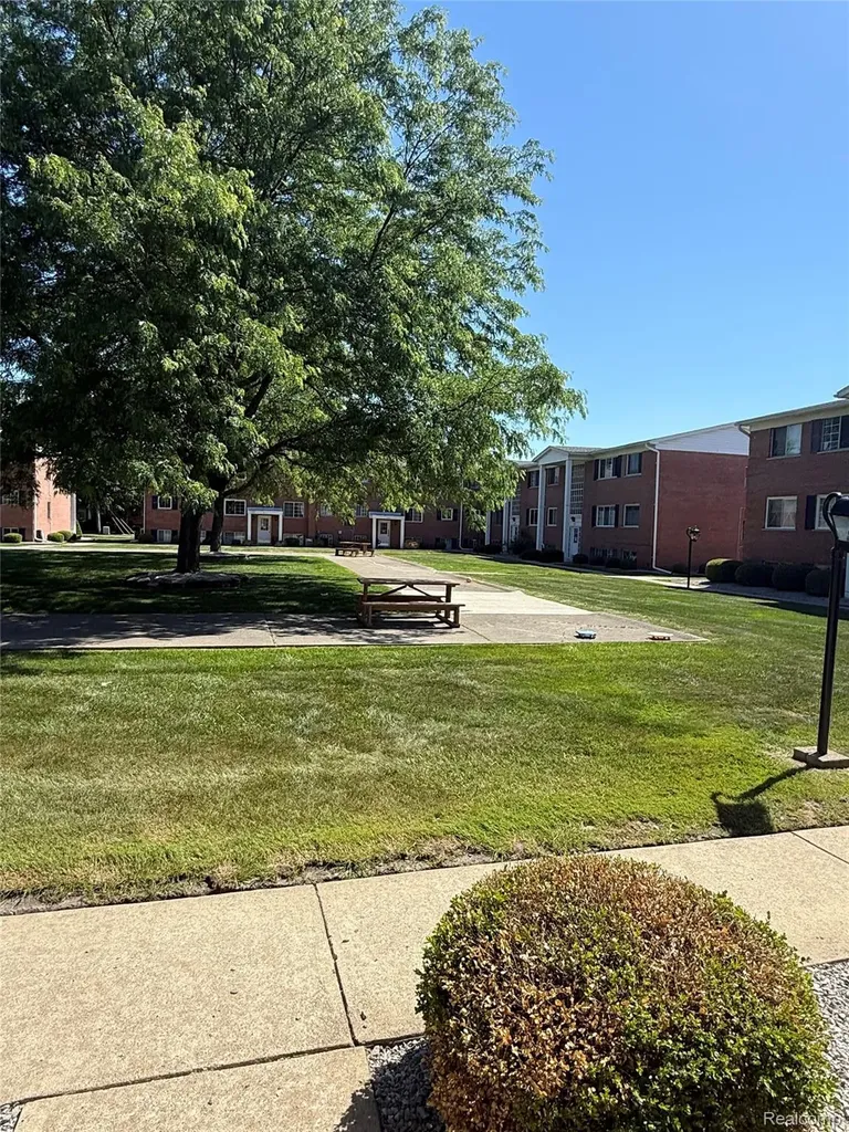 47630 Van Dyke Ave Denwood Sterling Heights City MI 48312