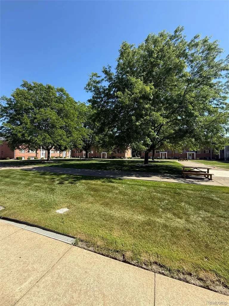 8141 Denwood Drive Sterling Heights City MI 48312