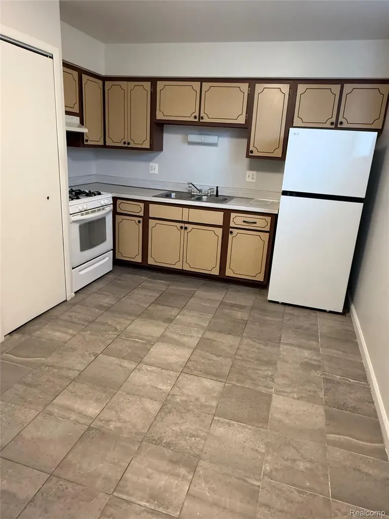 47630 Van Dyke Ave Denwood Sterling Heights City MI 48312