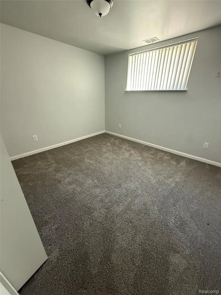 47630 Van Dyke Ave Denwood Sterling Heights City MI 48312