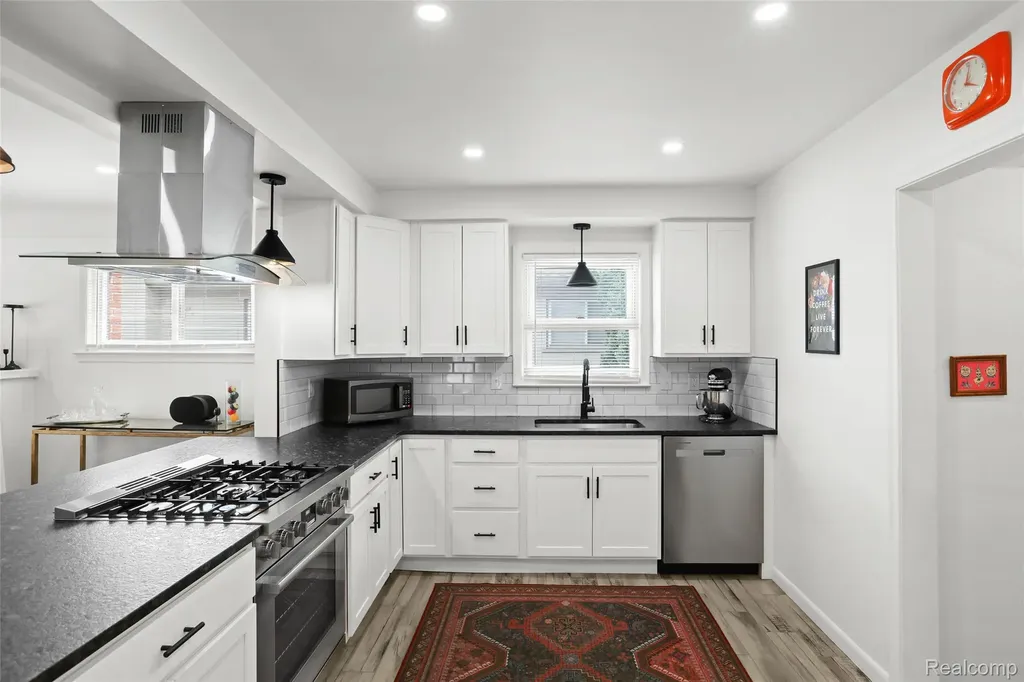 3117 Glenview Avenue Royal Oak City MI 48073