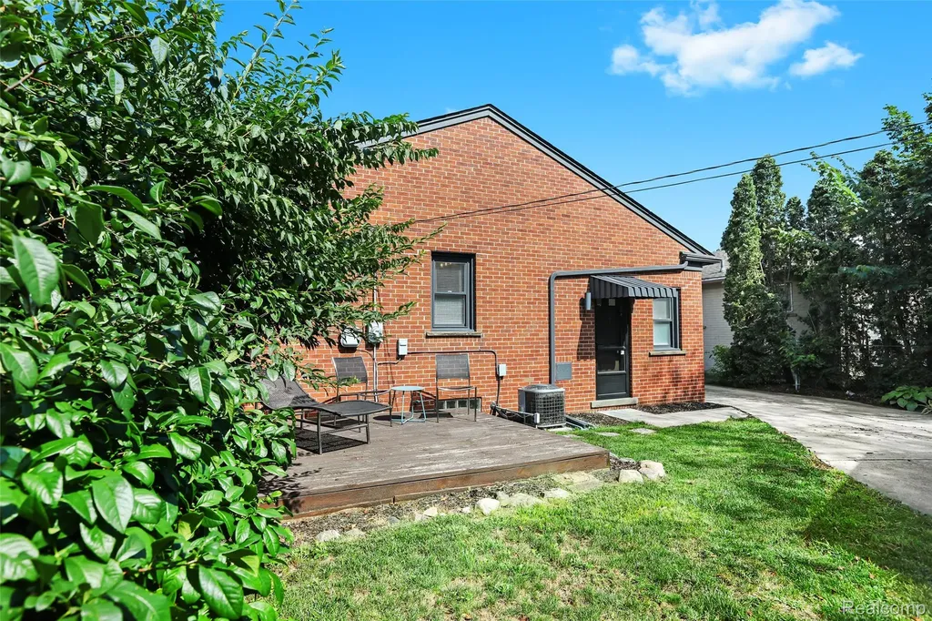 3117 Glenview Avenue Royal Oak City MI 48073
