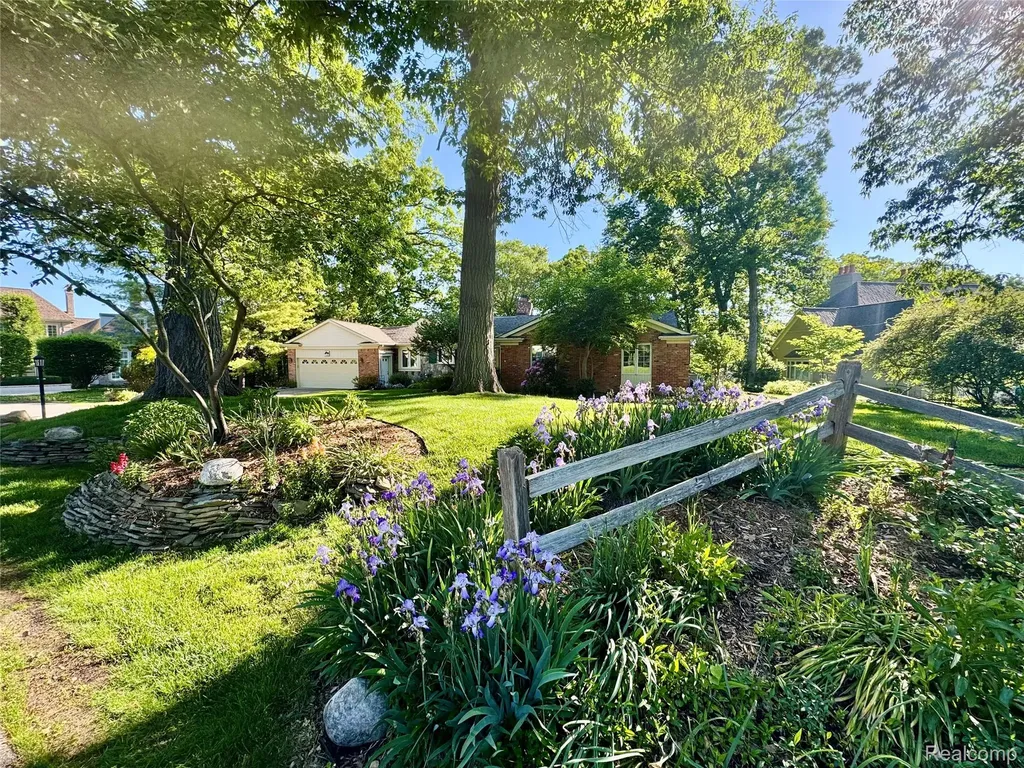1448 Inwoods Circle Bloomfield Hills City MI 48302