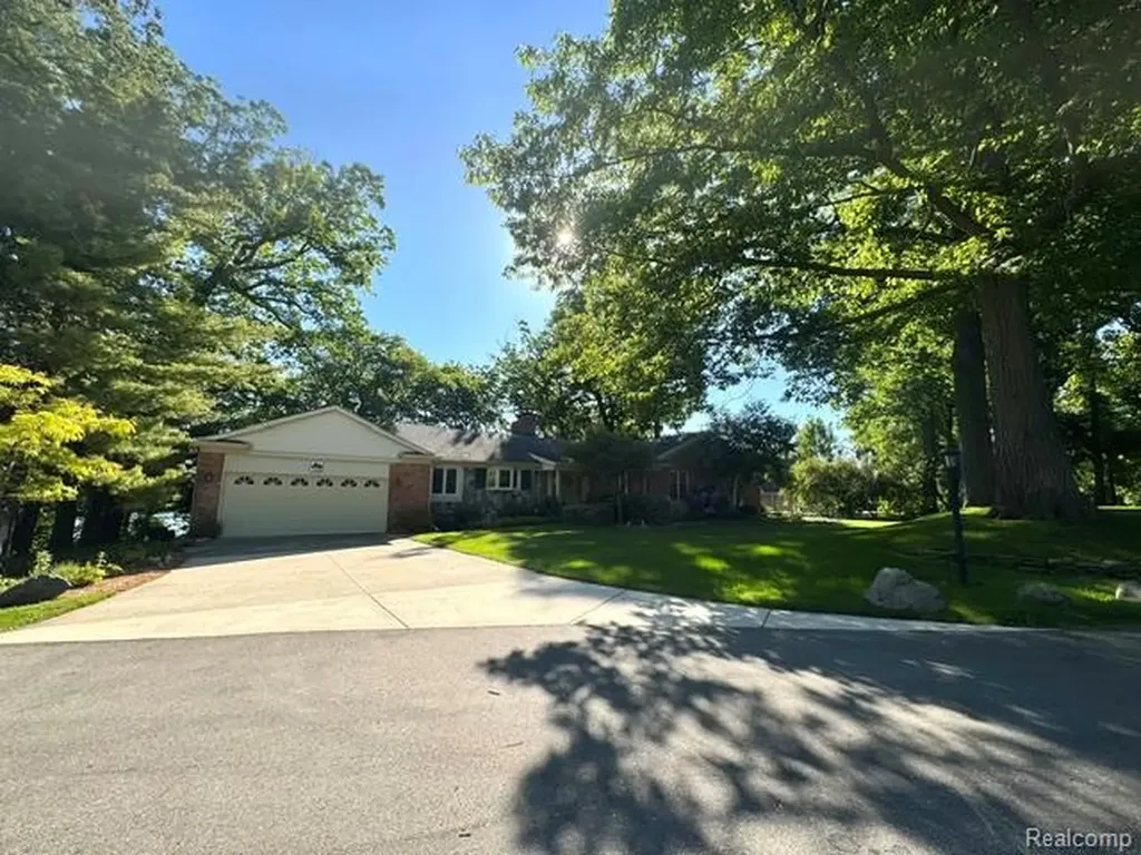 1448 Inwoods Circle Bloomfield Hills City MI 48302