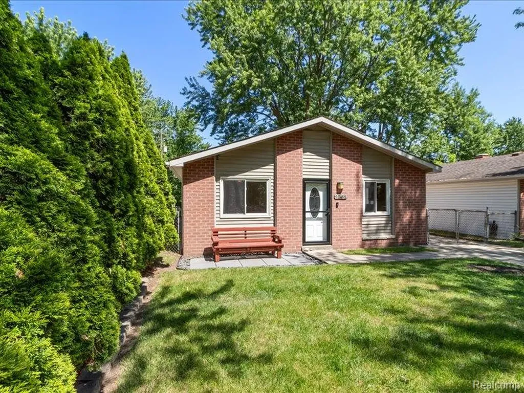 9255 Sylvia Street Taylor City MI 48180