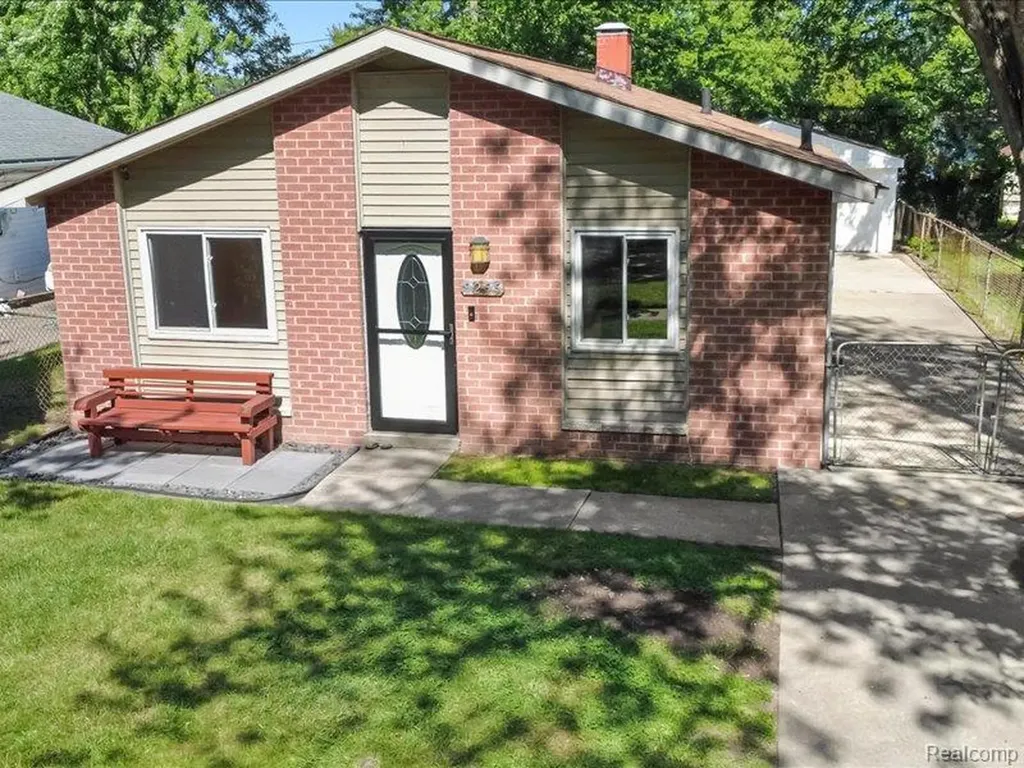 9255 Sylvia Street Taylor City MI 48180