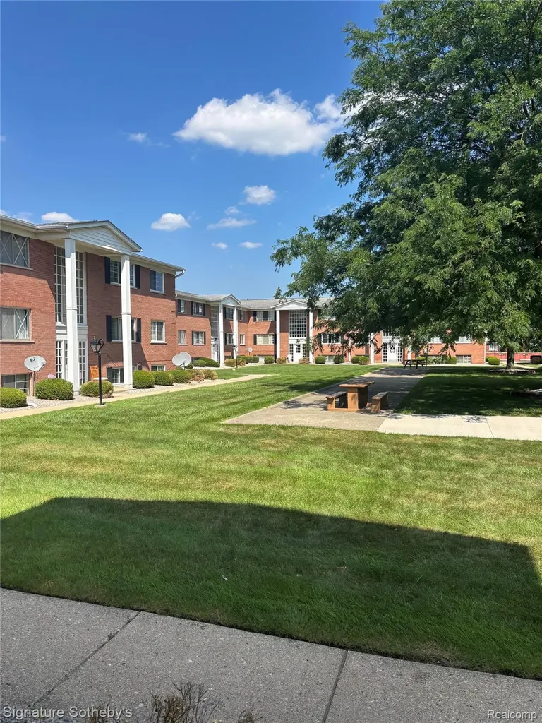 8171 Denwood Drive Sterling Heights City MI 48312