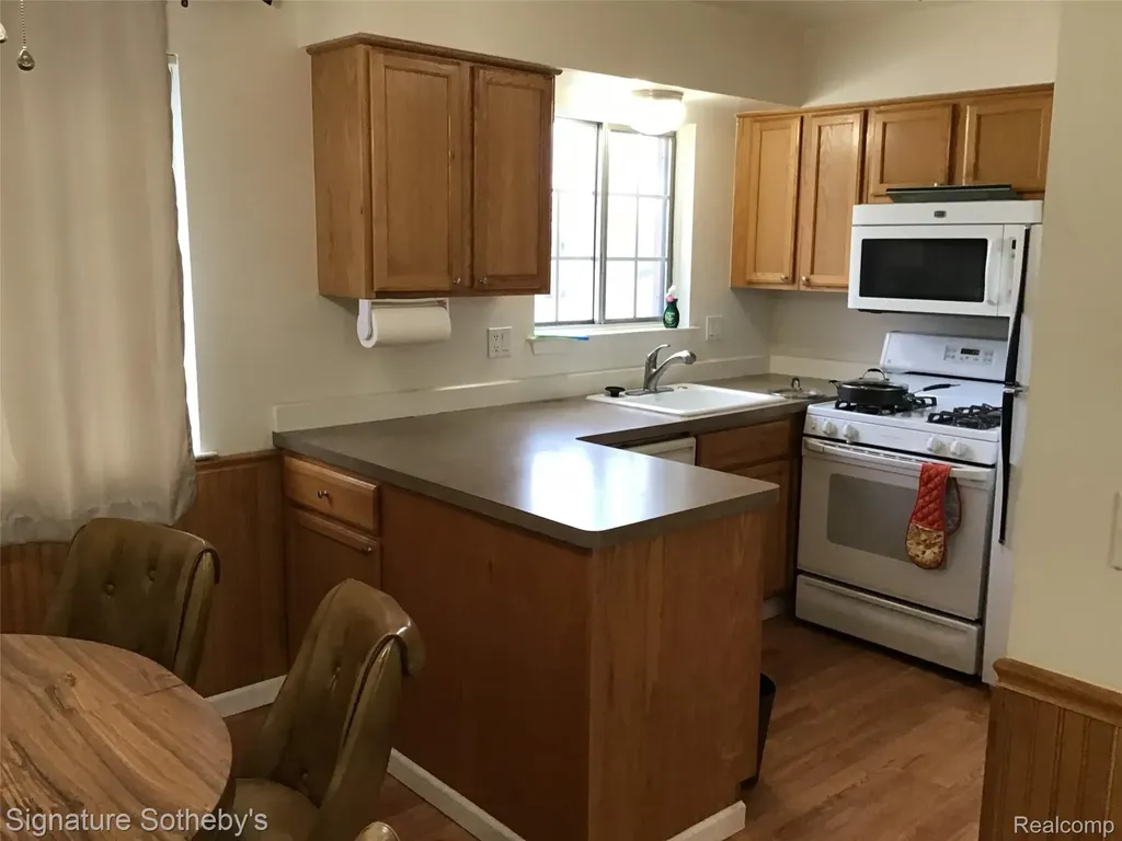 8171 Denwood Drive Sterling Heights City MI 48312