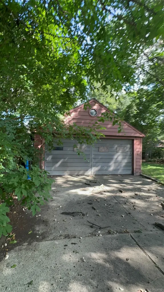 20000 Canterbury Road Detroit City MI 48221