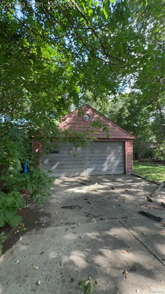 20000 Canterbury Road Detroit City MI 48221