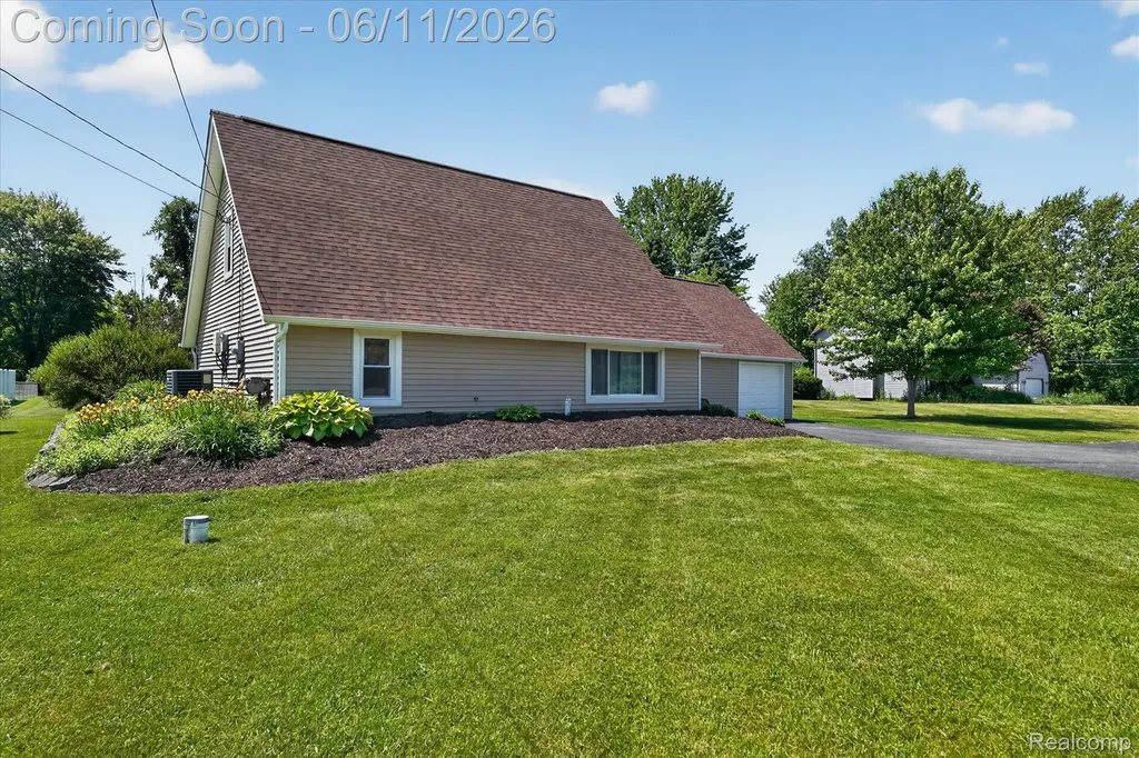 5464 E Maple Avenue Grand Blanc Charter Township MI 48439