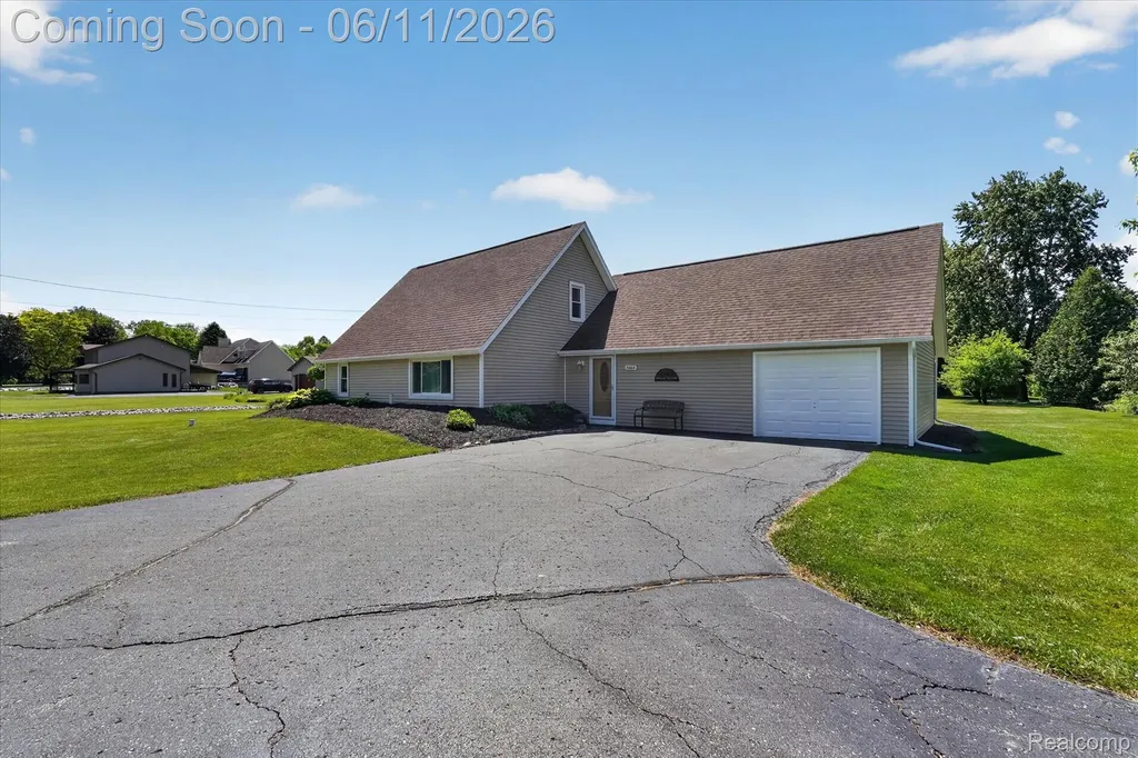 5464 E Maple Avenue Grand Blanc Charter Township MI 48439
