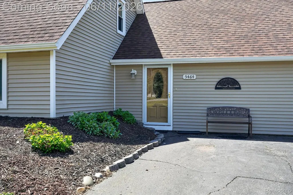 5464 E Maple Avenue Grand Blanc Charter Township MI 48439