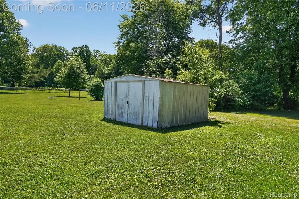 5464 E Maple Avenue Grand Blanc Charter Township MI 48439