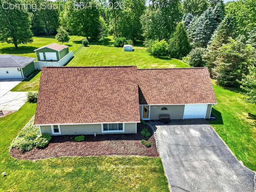 5464 E Maple Avenue Grand Blanc Charter Township MI 48439