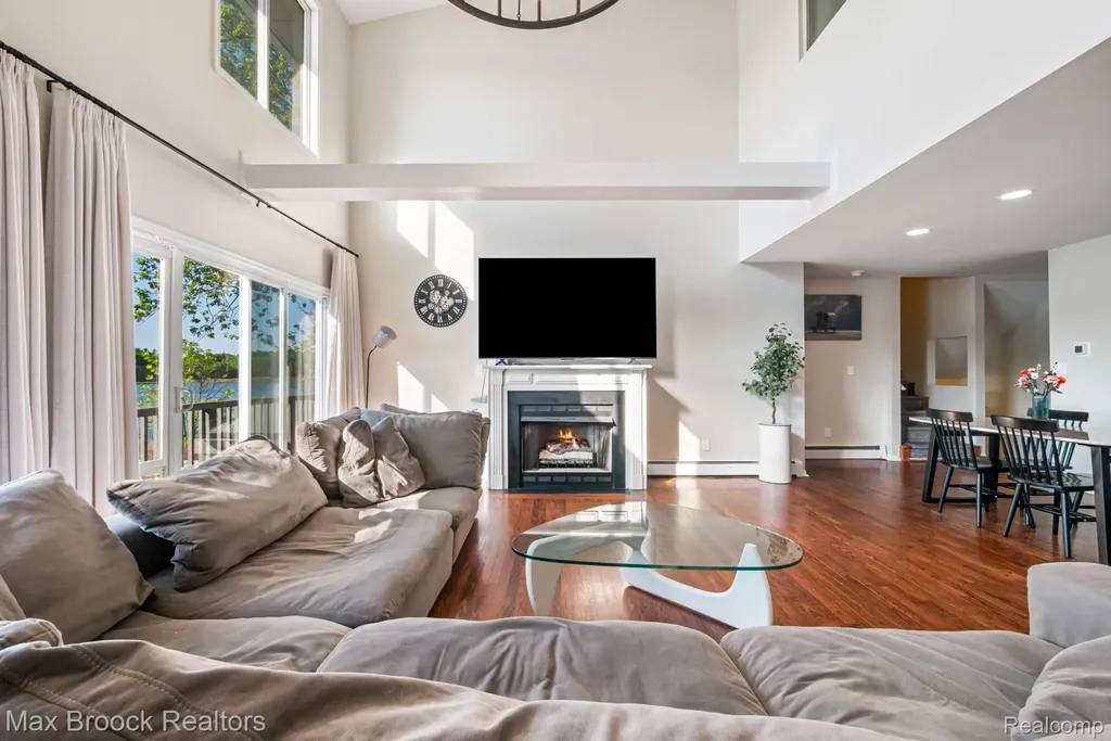2881 Hope White Lake Charter Township MI 48383