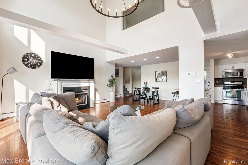 2881 Hope White Lake Charter Township MI 48383