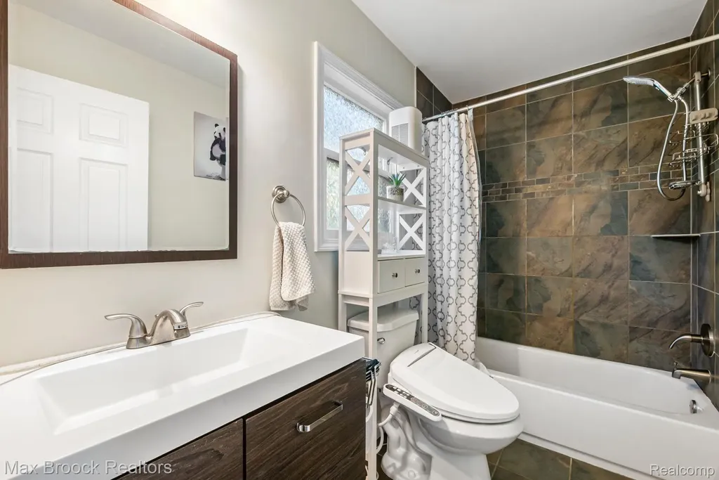 2881 Hope White Lake Charter Township MI 48383