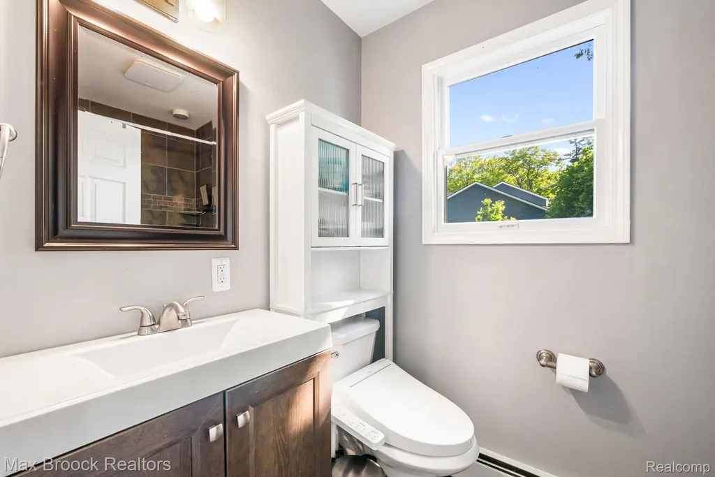 2881 Hope White Lake Charter Township MI 48383