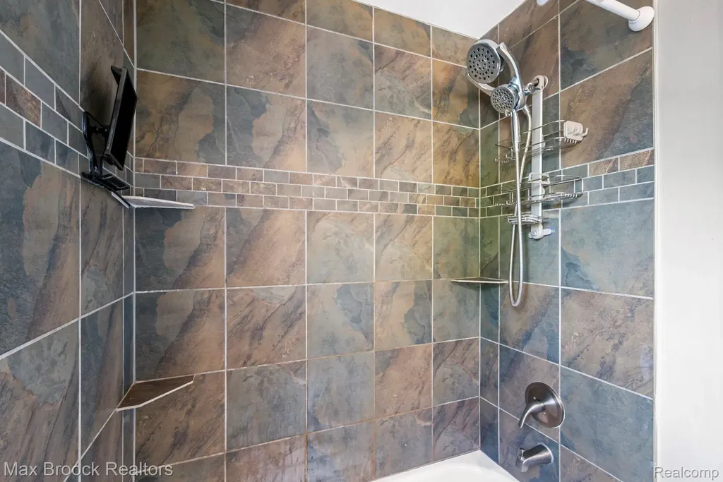 2881 Hope White Lake Charter Township MI 48383