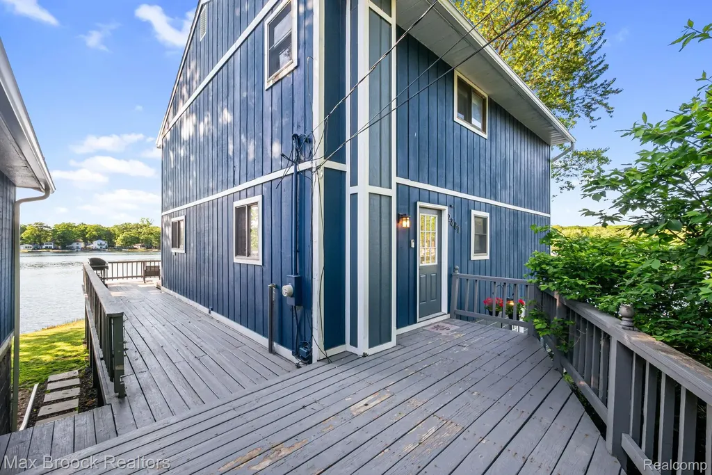 2881 Hope White Lake Charter Township MI 48383