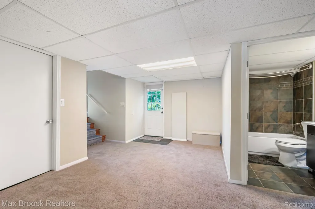 2881 Hope White Lake Charter Township MI 48383